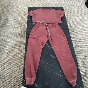 Figs women scrub set Top and Jogger-MAUVE